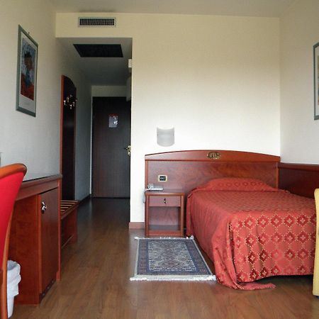 Hotel Corone Caerano Di San Marco Esterno foto