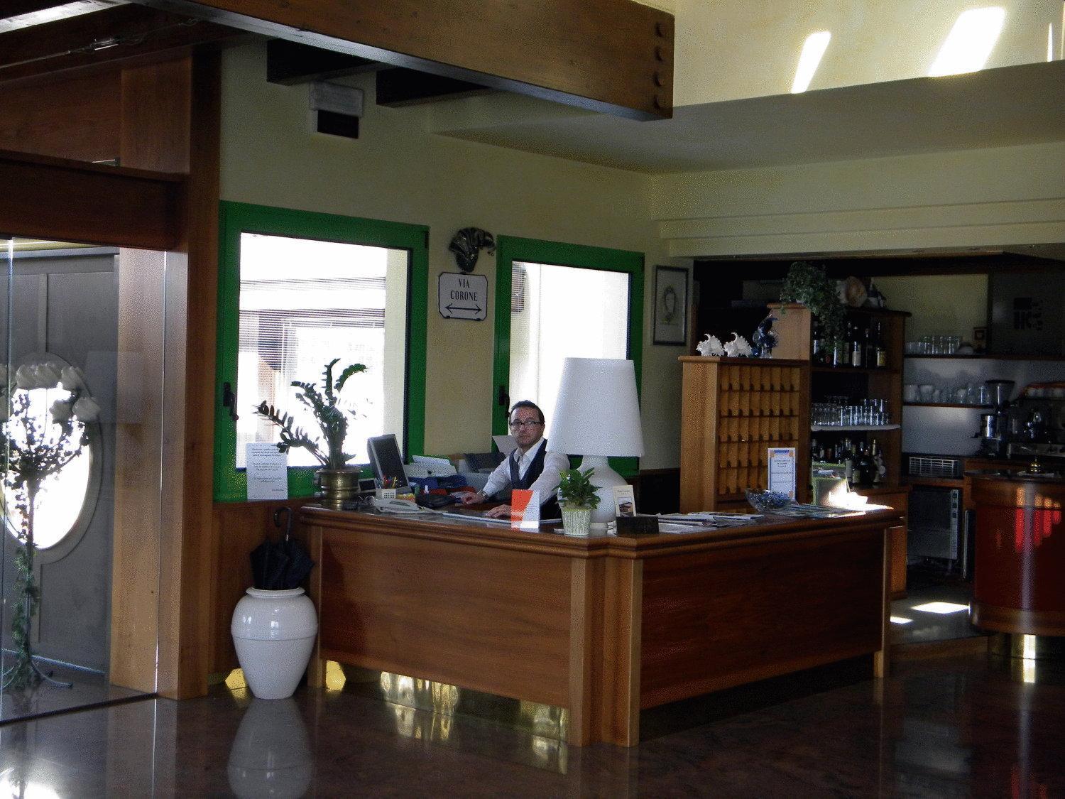 Hotel Corone Caerano Di San Marco Esterno foto
