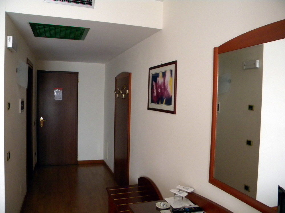 Hotel Corone Caerano Di San Marco Esterno foto