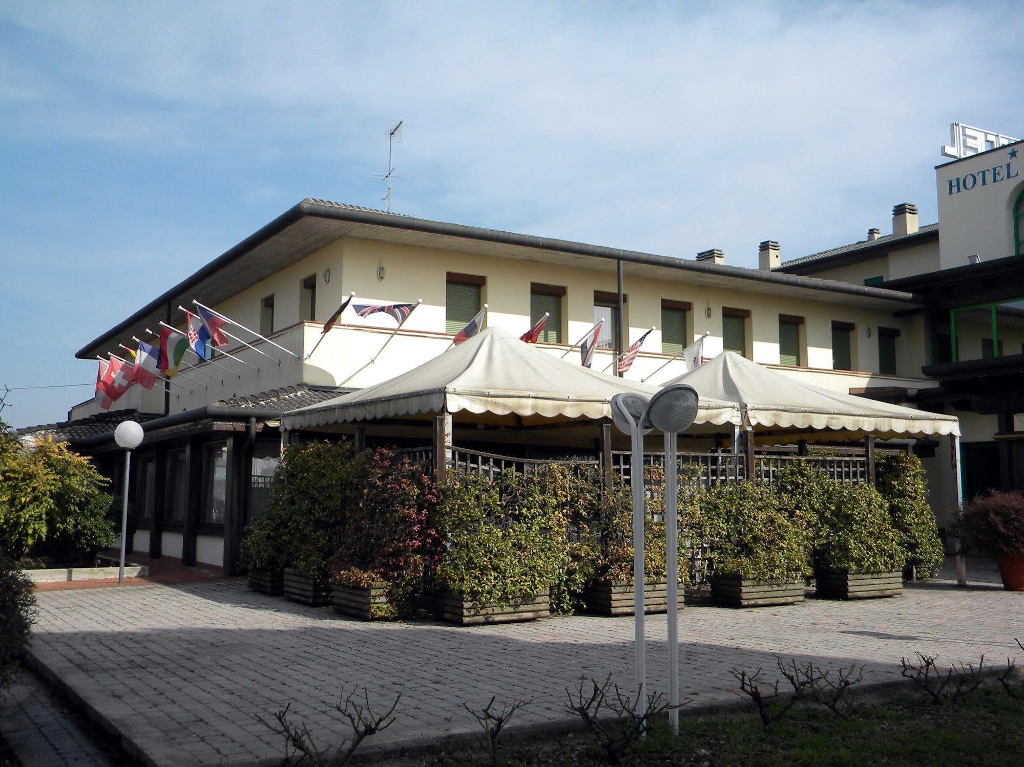 Hotel Corone Caerano Di San Marco Esterno foto