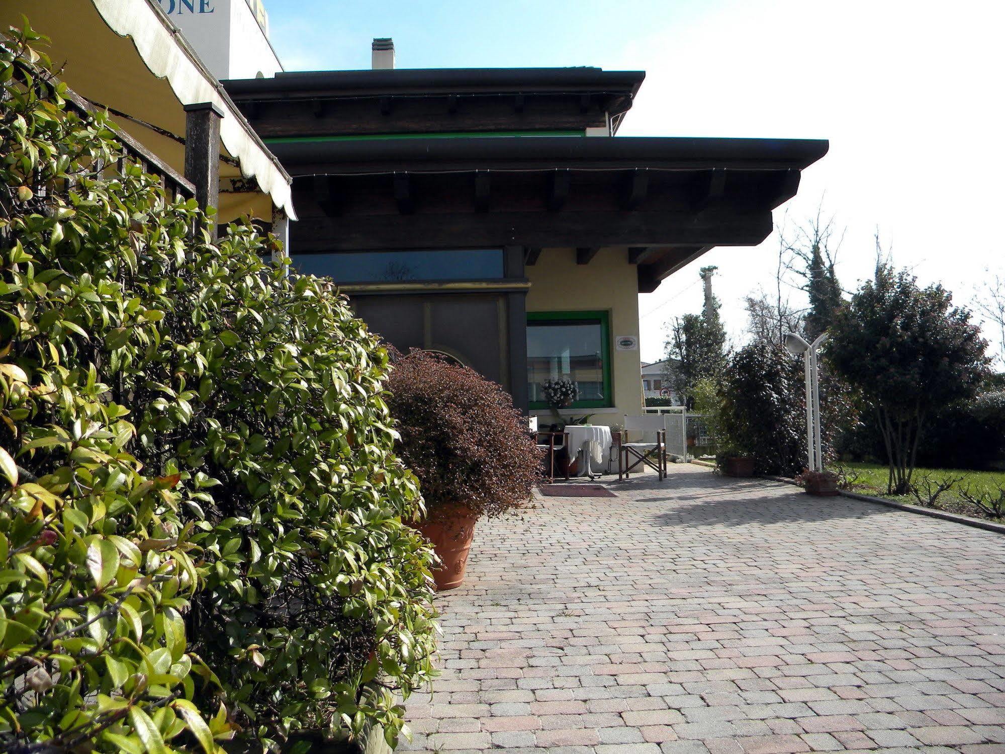 Hotel Corone Caerano Di San Marco Esterno foto