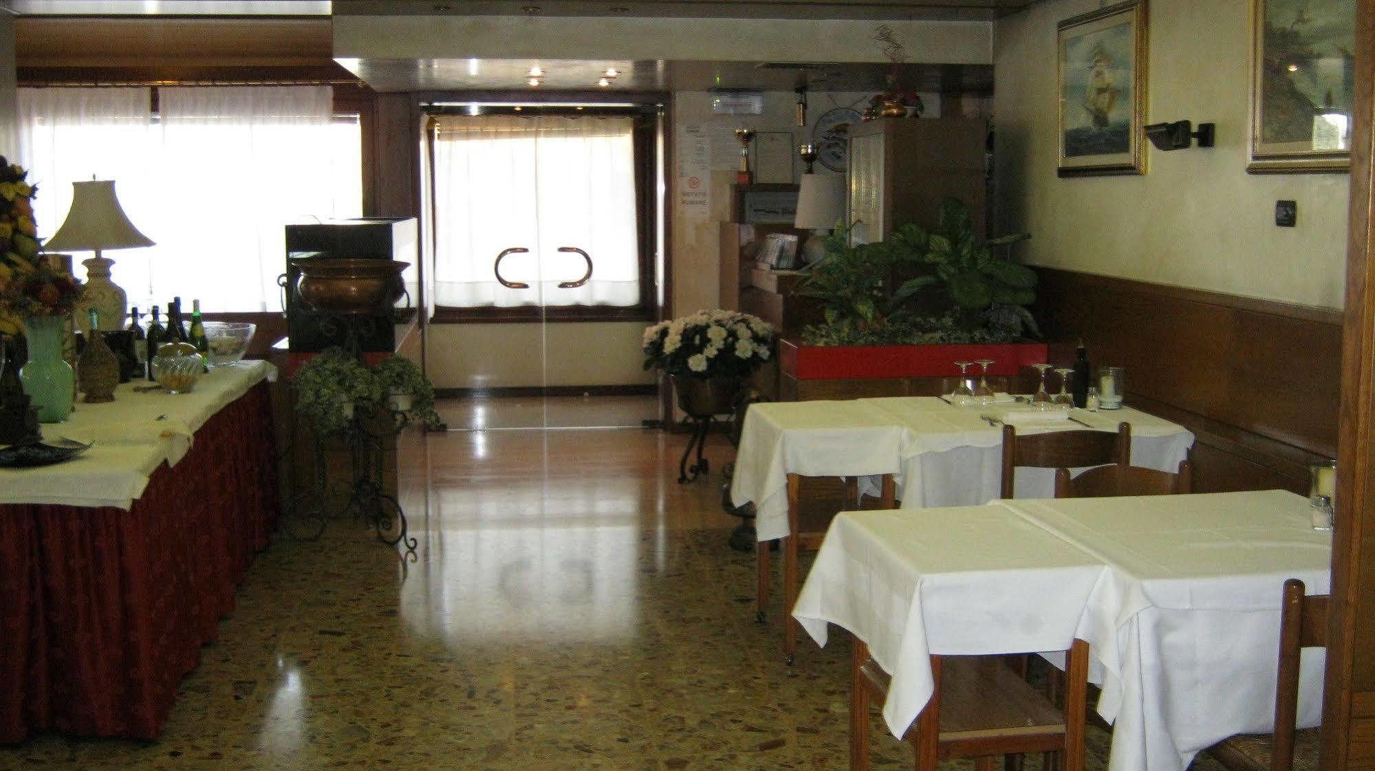 Hotel Corone Caerano Di San Marco Esterno foto