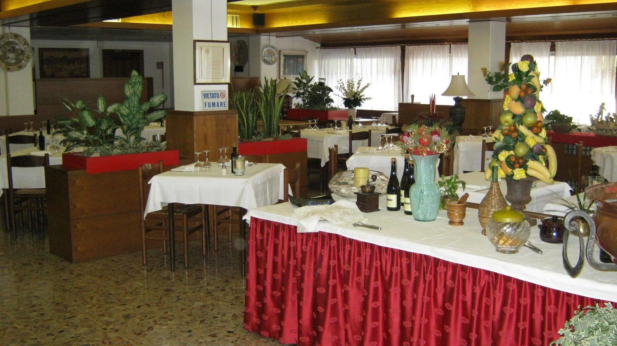 Hotel Corone Caerano Di San Marco Esterno foto