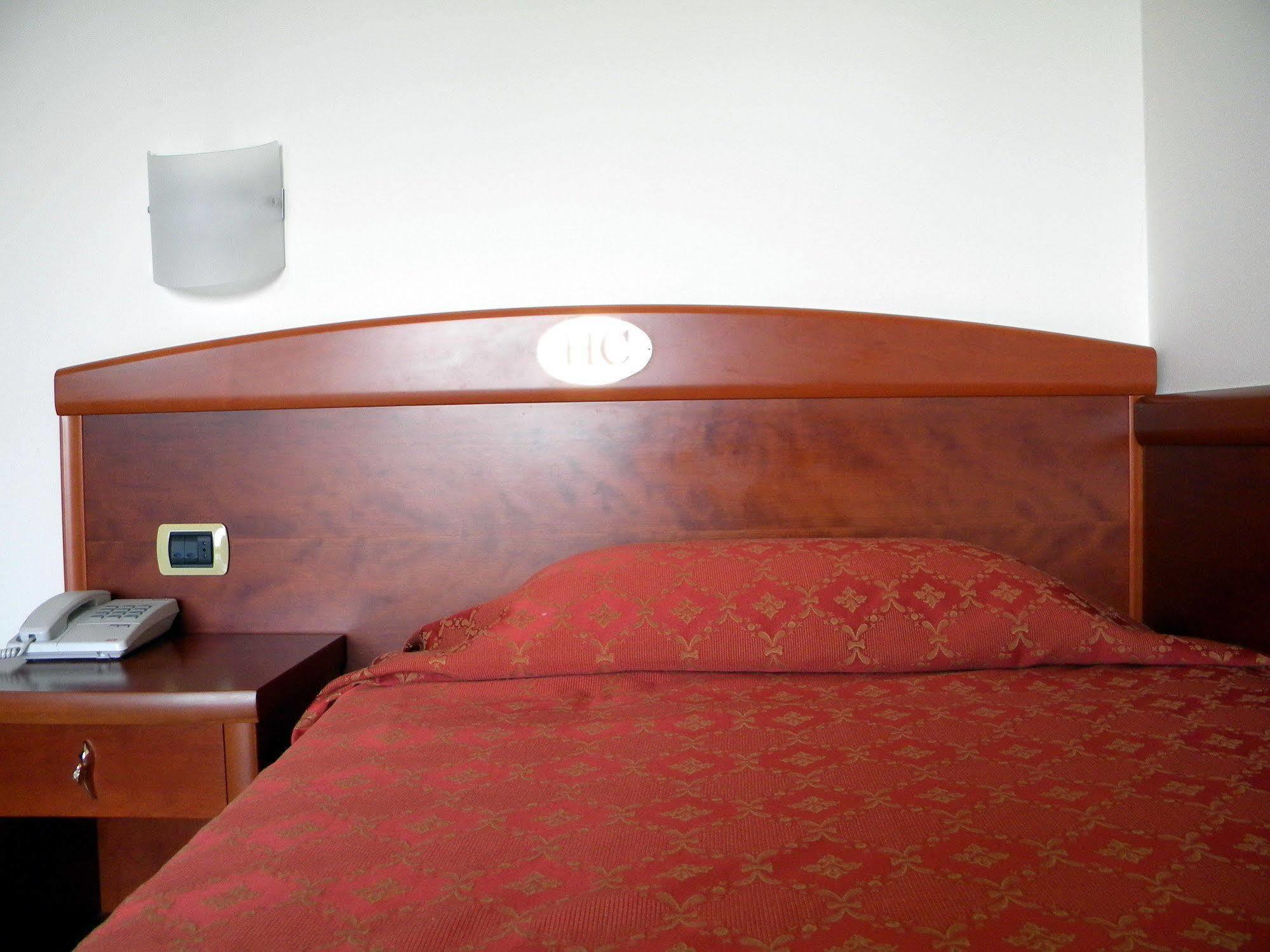 Hotel Corone Caerano Di San Marco Esterno foto