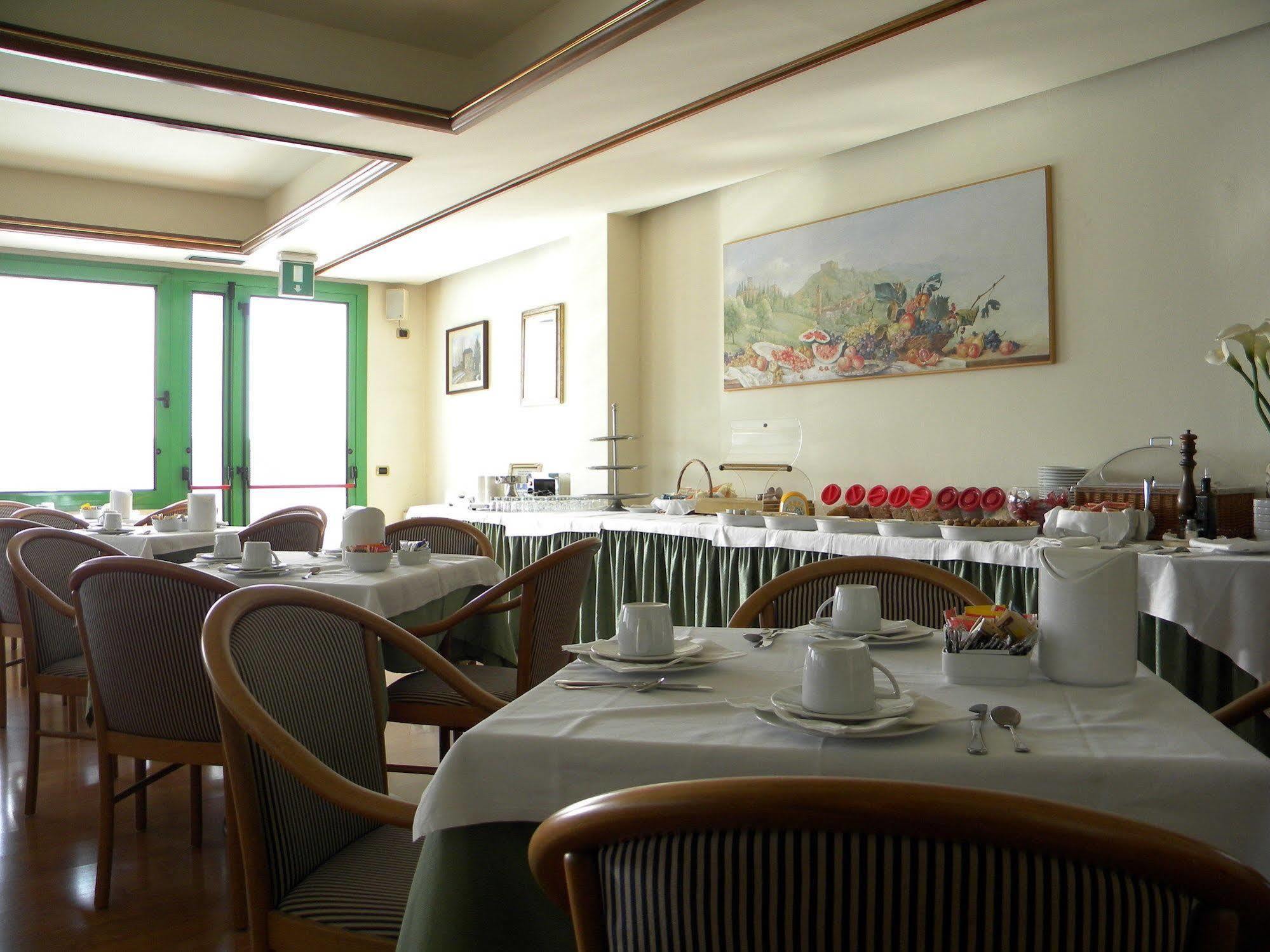 Hotel Corone Caerano Di San Marco Esterno foto