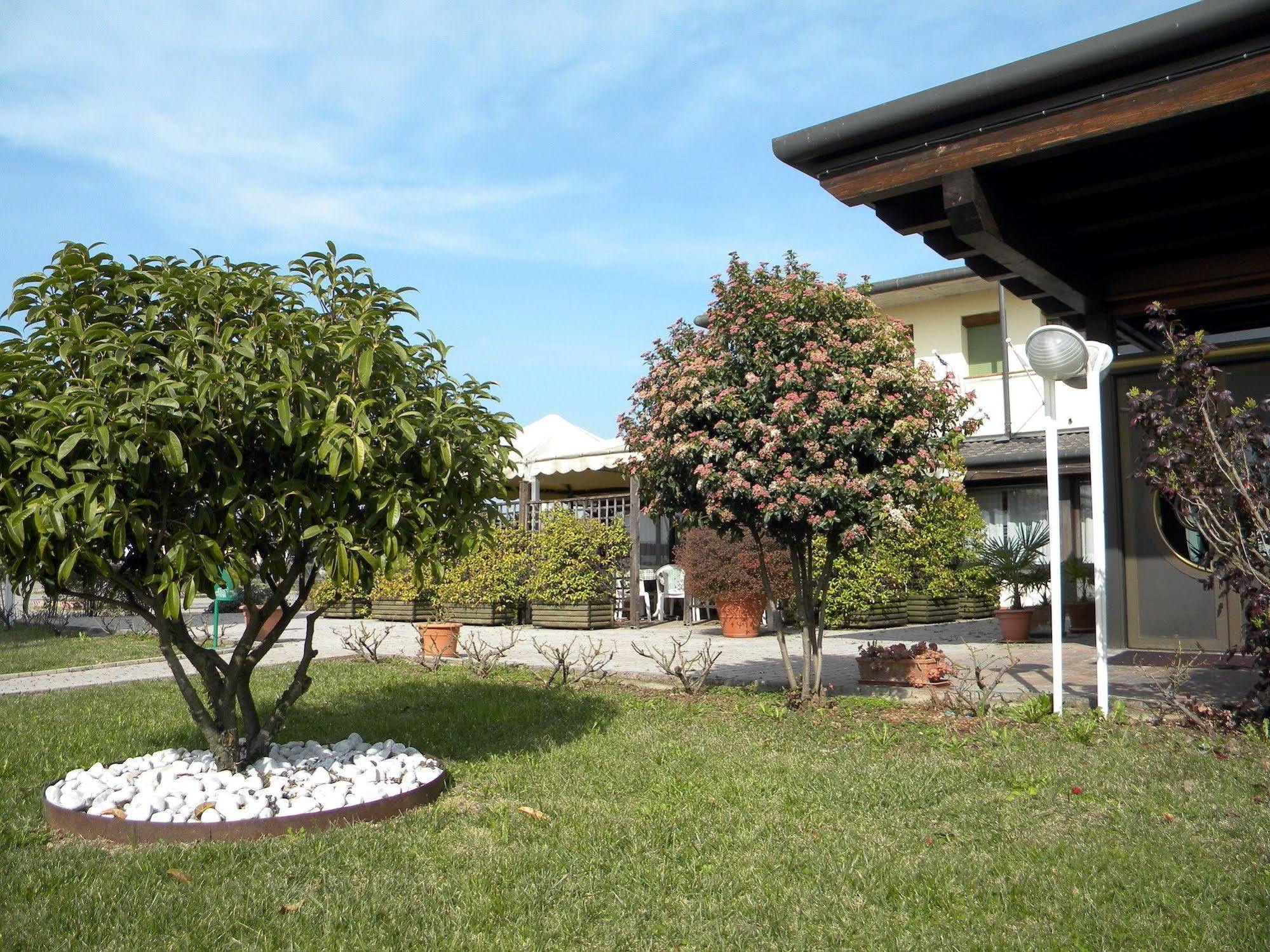 Hotel Corone Caerano Di San Marco Esterno foto