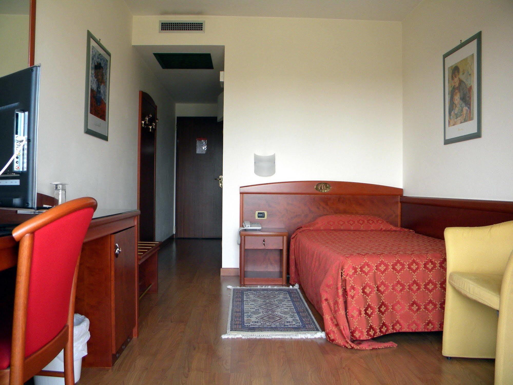 Hotel Corone Caerano Di San Marco Esterno foto