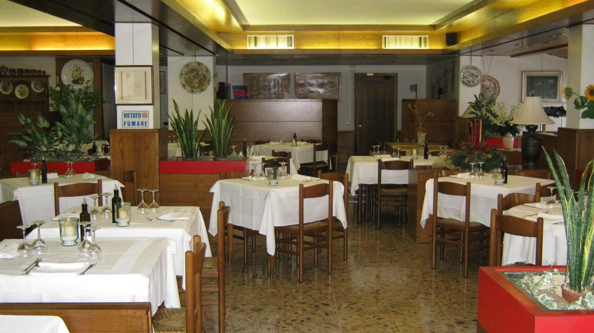 Hotel Corone Caerano Di San Marco Esterno foto