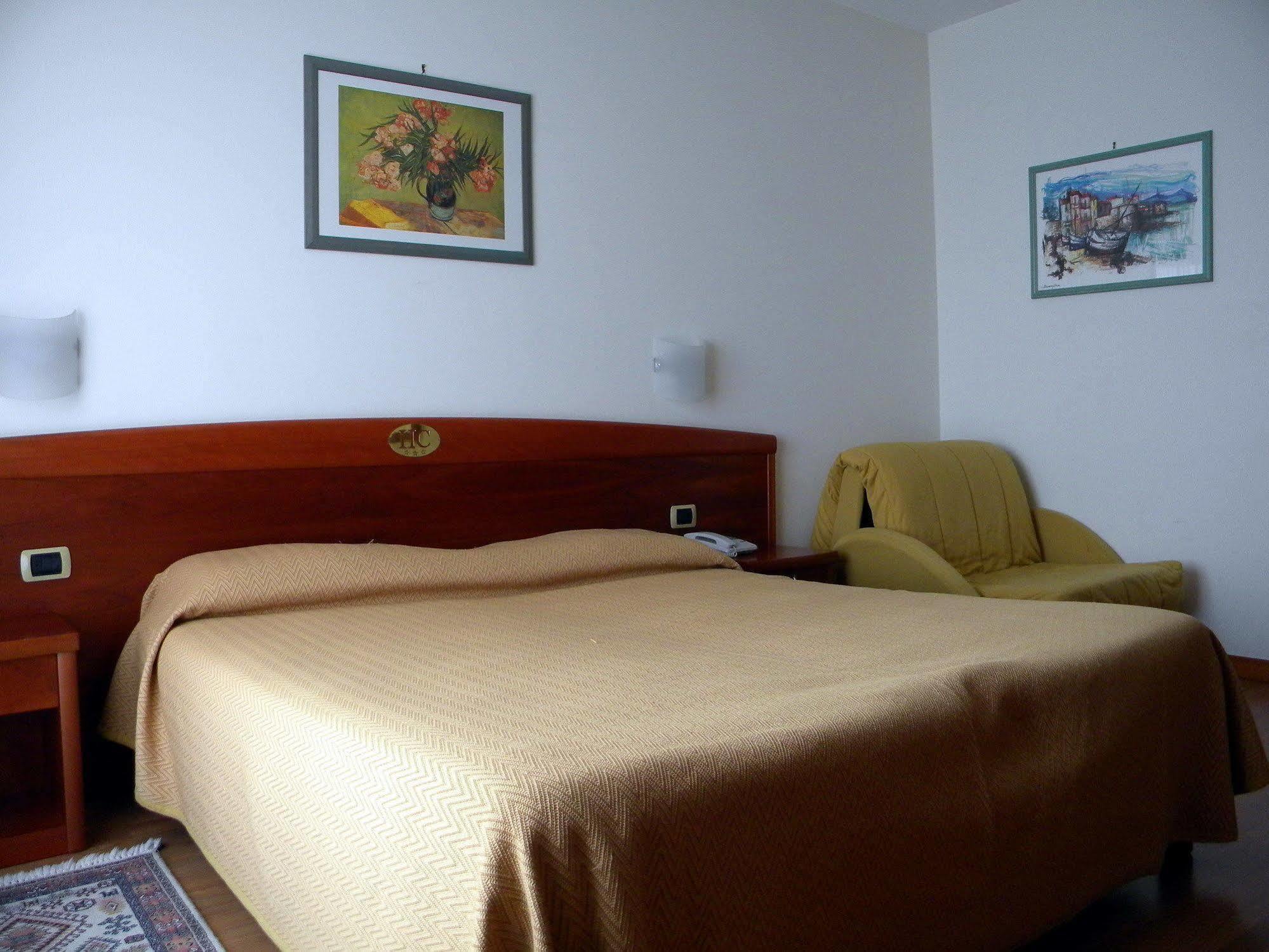Hotel Corone Caerano Di San Marco Esterno foto